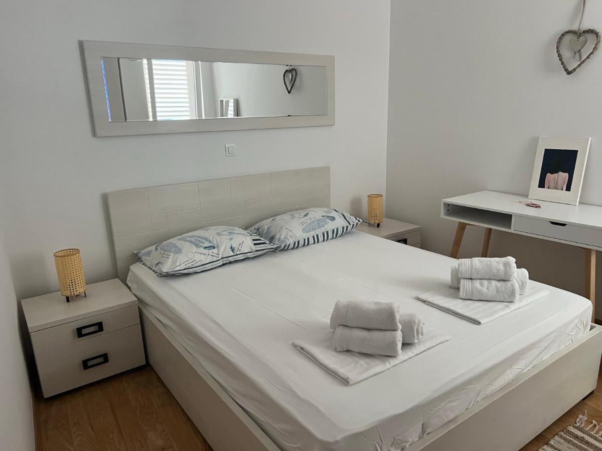 Apartment Lucija - Cozy Flat In The City Center With A Sea View & Parking Макарска Экстерьер фото