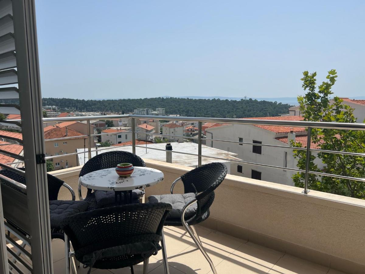 Apartment Lucija - Cozy Flat In The City Center With A Sea View & Parking Макарска Экстерьер фото