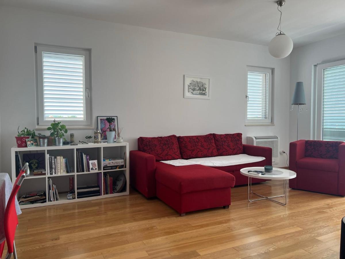 Apartment Lucija - Cozy Flat In The City Center With A Sea View & Parking Макарска Экстерьер фото