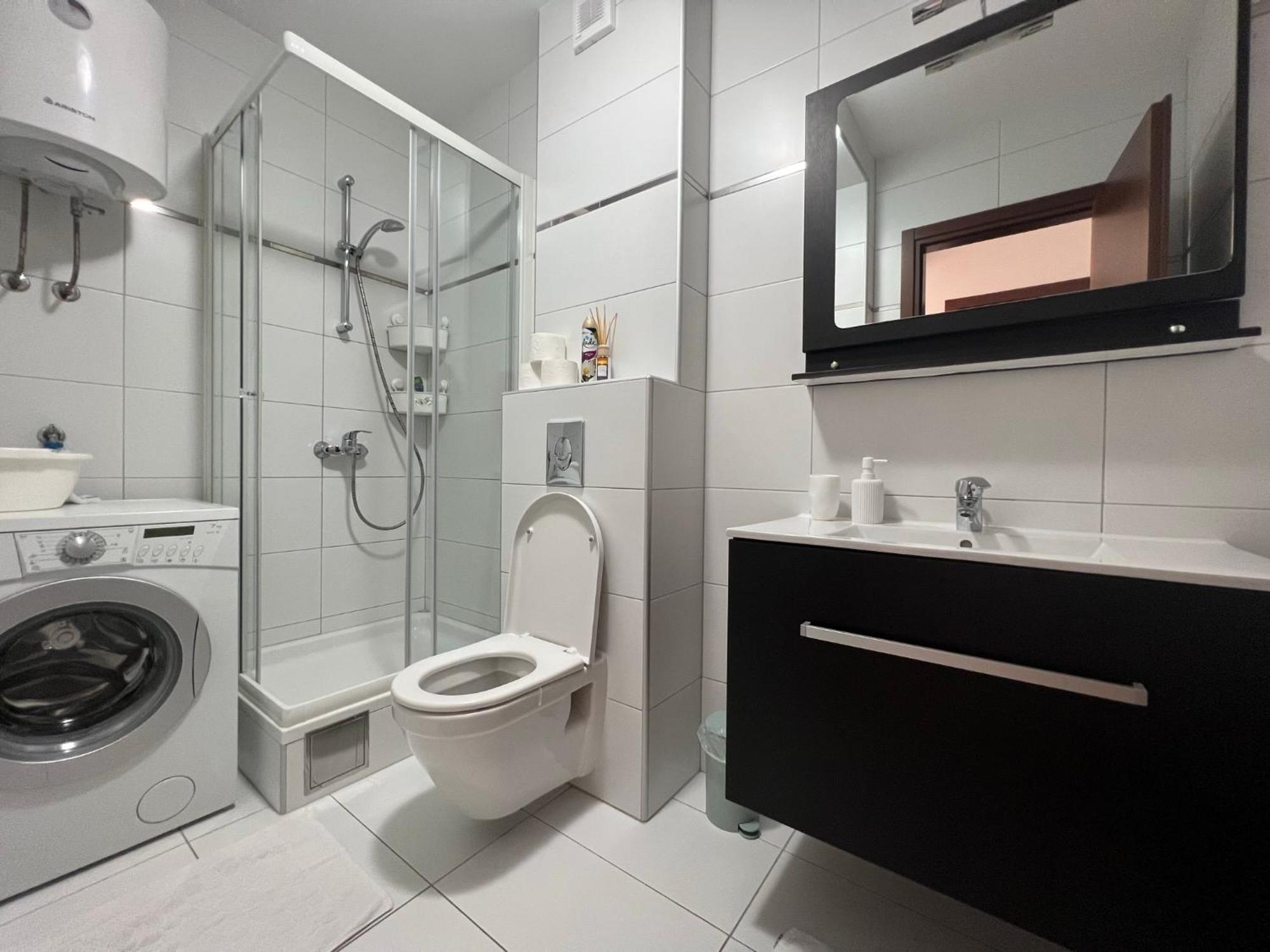 Apartment Lucija - Cozy Flat In The City Center With A Sea View & Parking Макарска Экстерьер фото