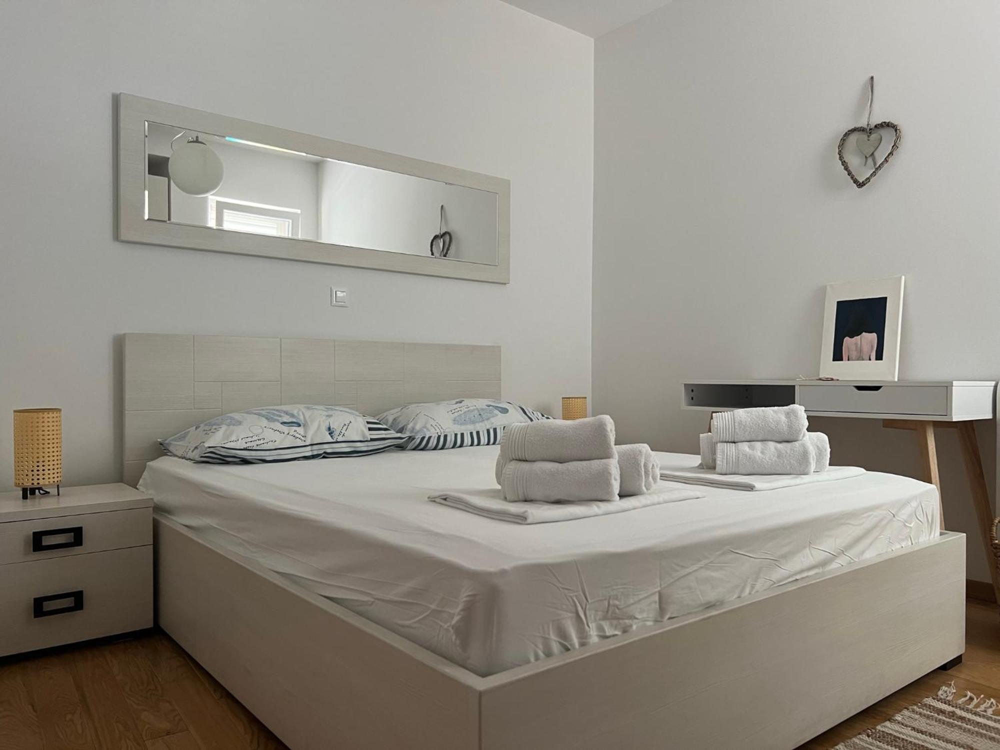 Apartment Lucija - Cozy Flat In The City Center With A Sea View & Parking Макарска Экстерьер фото