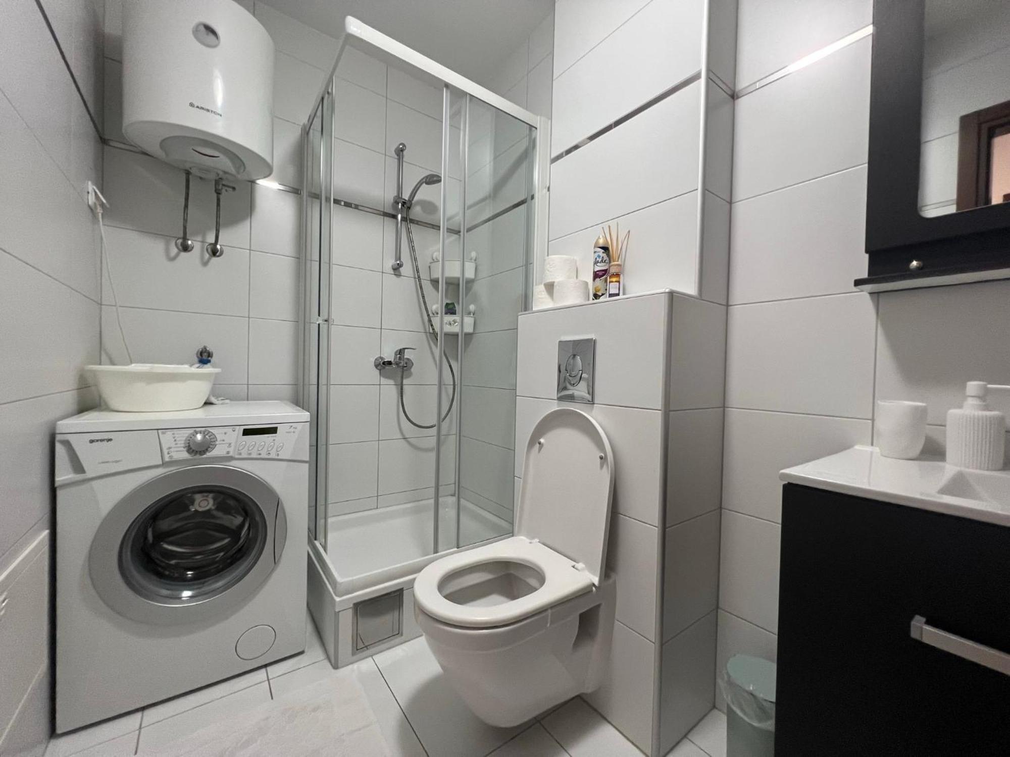 Apartment Lucija - Cozy Flat In The City Center With A Sea View & Parking Макарска Экстерьер фото