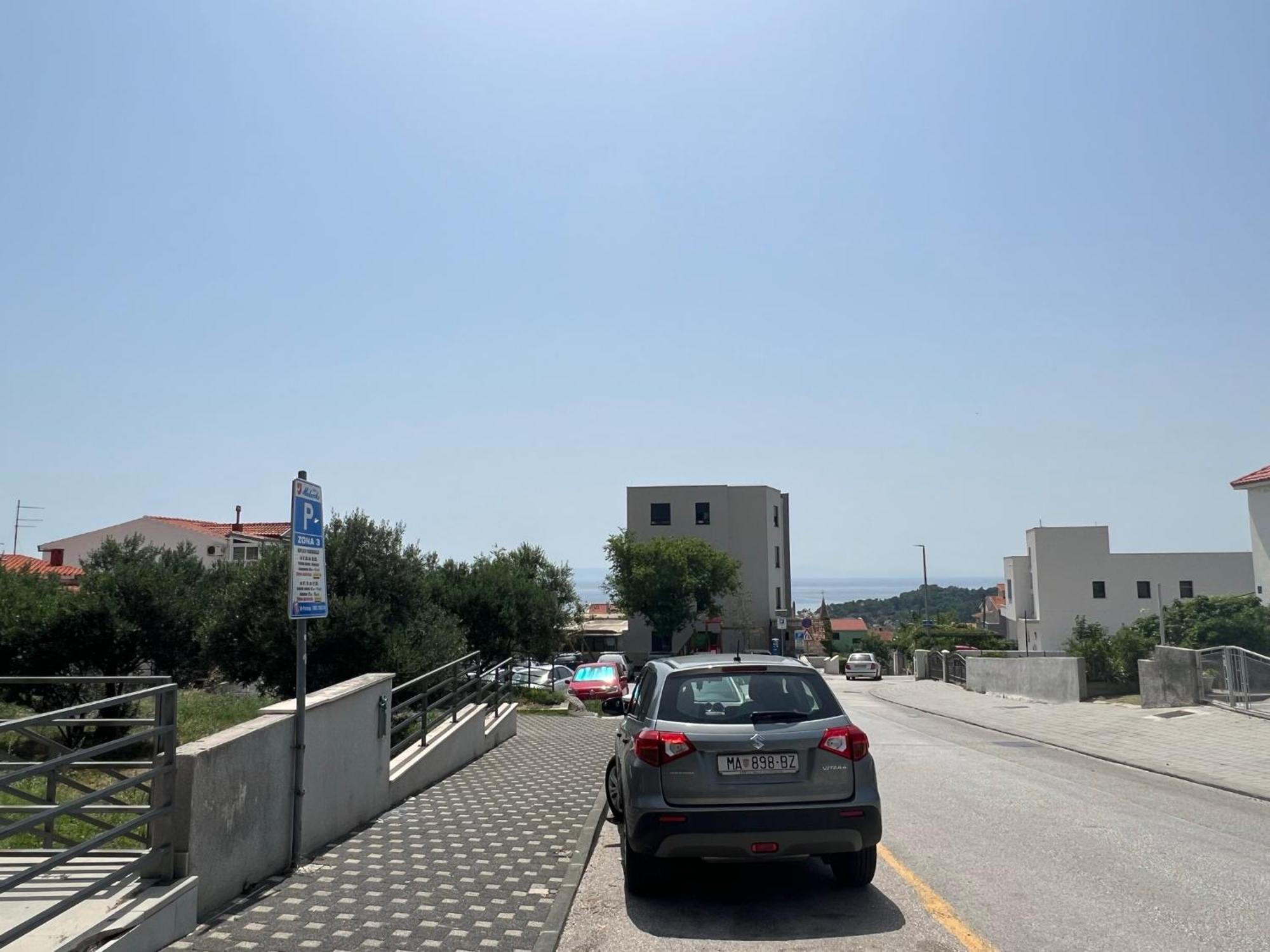 Apartment Lucija - Cozy Flat In The City Center With A Sea View & Parking Макарска Экстерьер фото