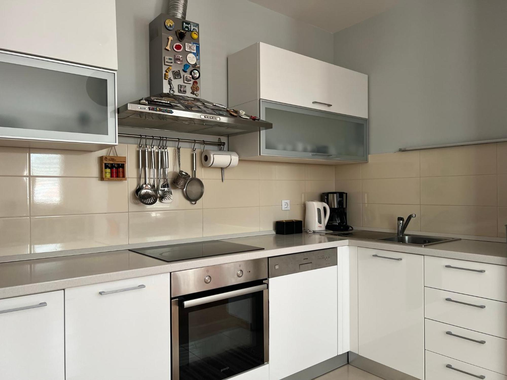 Apartment Lucija - Cozy Flat In The City Center With A Sea View & Parking Макарска Экстерьер фото