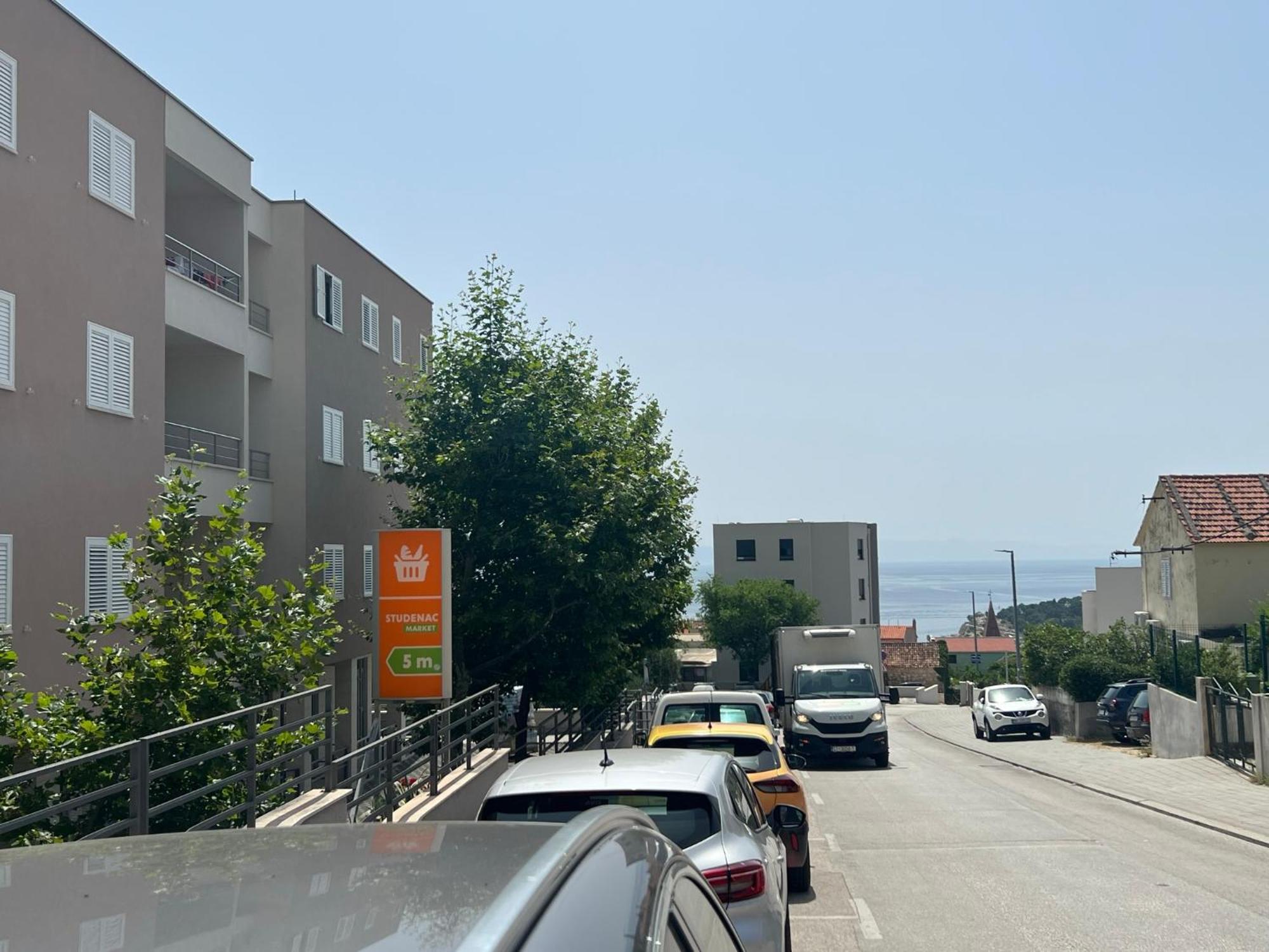 Apartment Lucija - Cozy Flat In The City Center With A Sea View & Parking Макарска Экстерьер фото