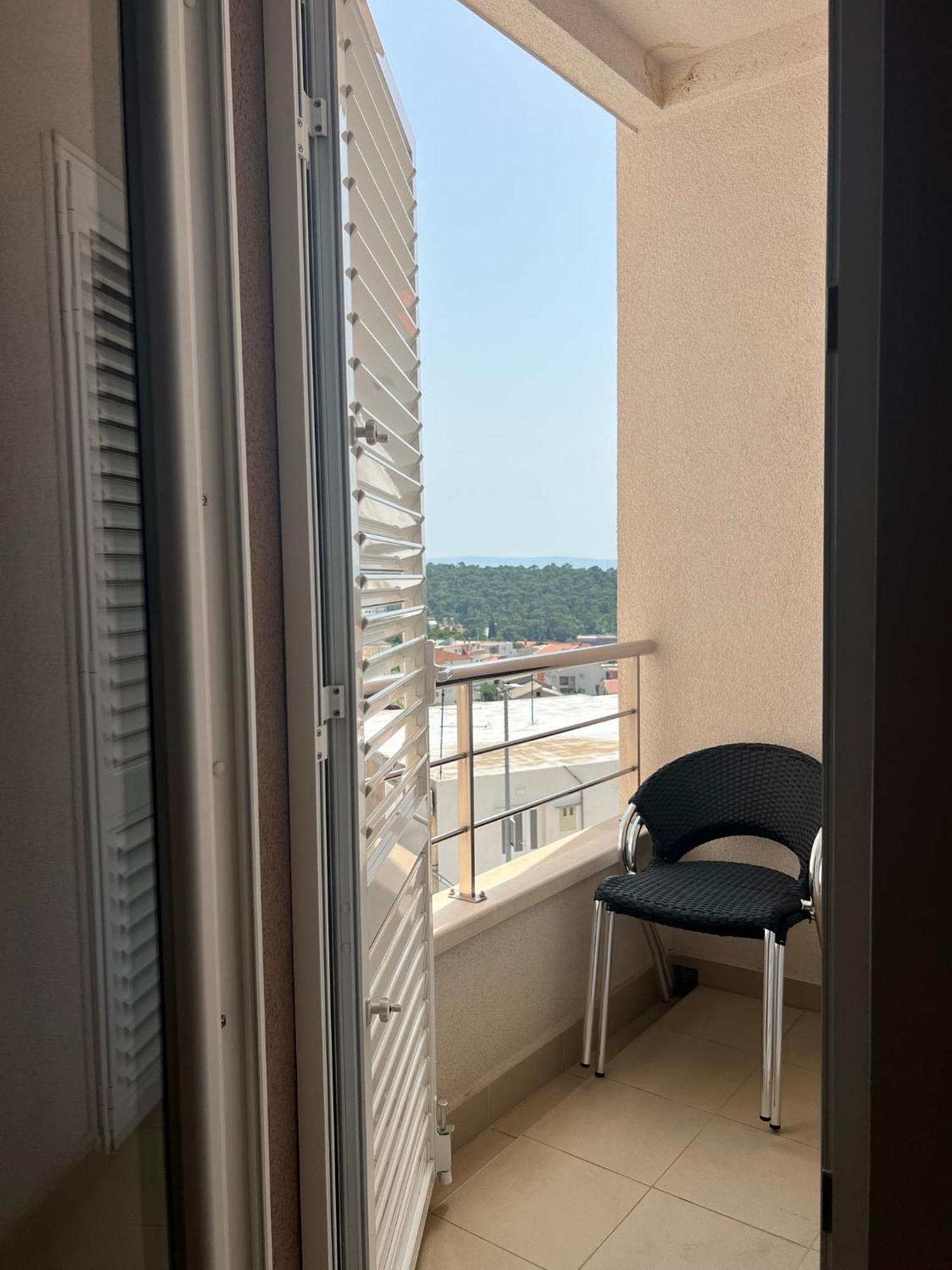 Apartment Lucija - Cozy Flat In The City Center With A Sea View & Parking Макарска Экстерьер фото