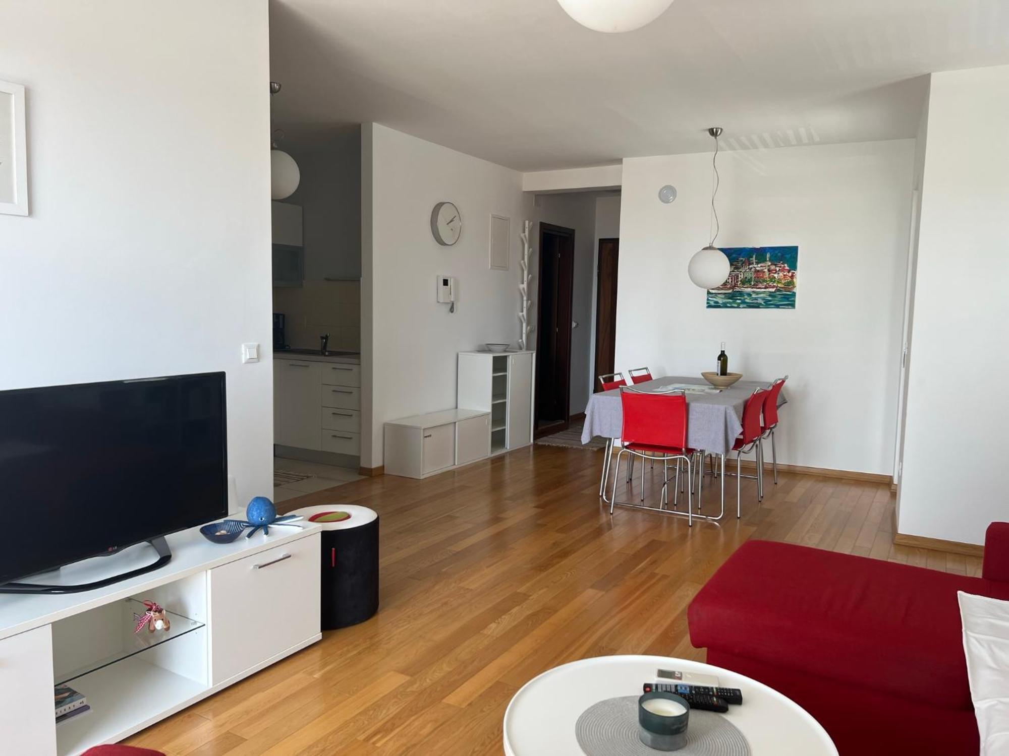 Apartment Lucija - Cozy Flat In The City Center With A Sea View & Parking Макарска Экстерьер фото